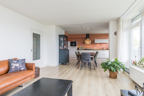 Foto - Verkocht onder voorbehoud: In het geliefde Welten ligt dit goed onderhouden en instapklare appartement met 3 slaapkamers, open keuken en twee balkons. 